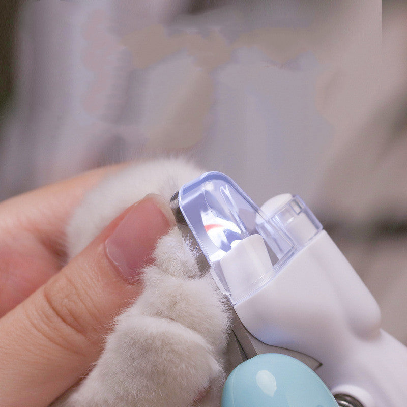 Battery-Powered Pet Nail Clipper with LED Light – Quiet & Safe Trimming